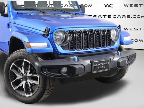 Used 2024 Jeep Wrangler Unlimited w/ Convenience Group AWD/4WD image 50