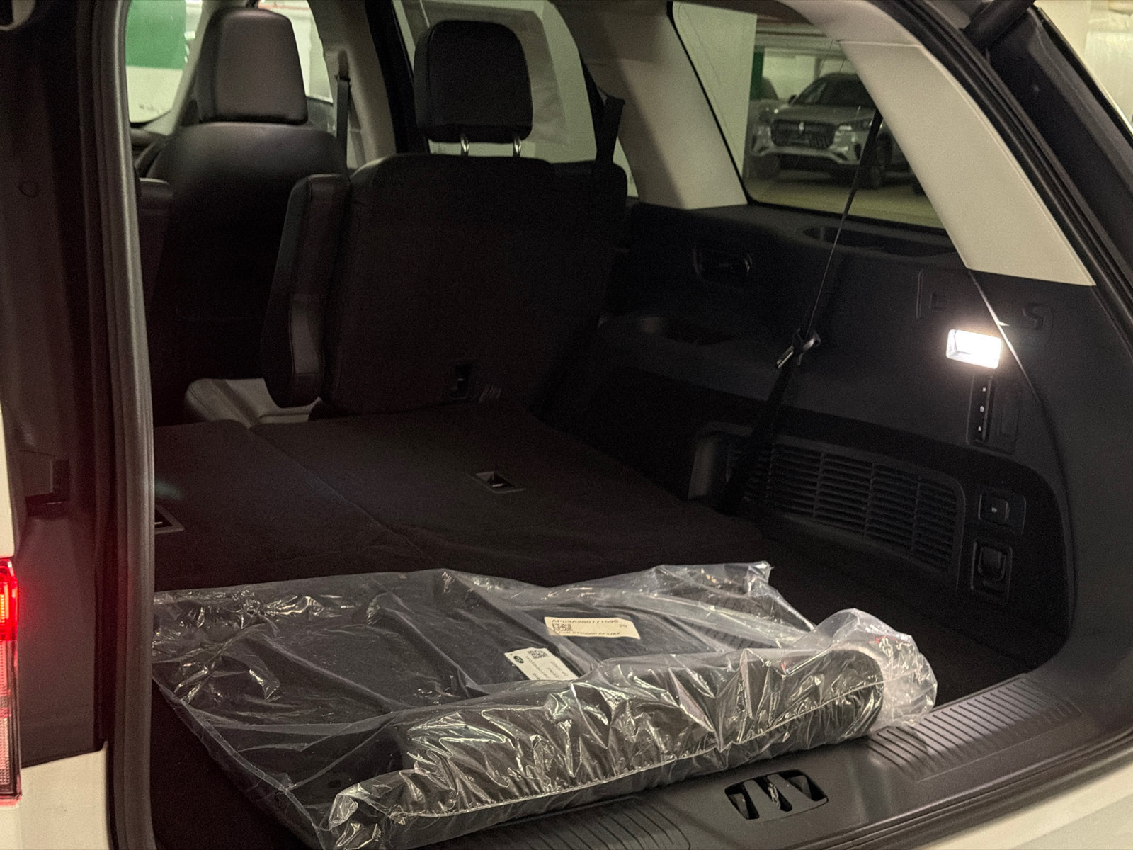 New 2026 Lincoln Aviator AWD w/ Jet Appearance Package image 8