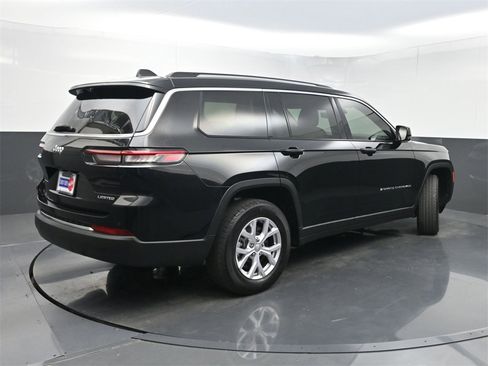 Used 2022 Jeep Grand Cherokee L Limited w/ Luxury Tech Group II image 30