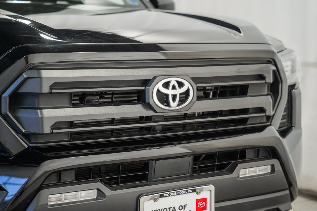 Certified 2025 Toyota Tacoma SR5 AWD/4WD image 9