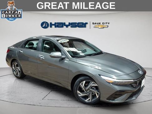 Used 2025 Hyundai Elantra SEL FWD image 1