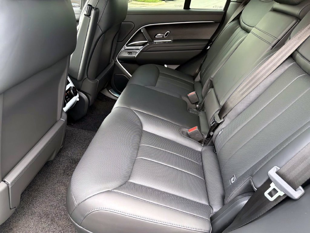 New 2026 Land Rover Range Rover SE AWD/4WD image 13