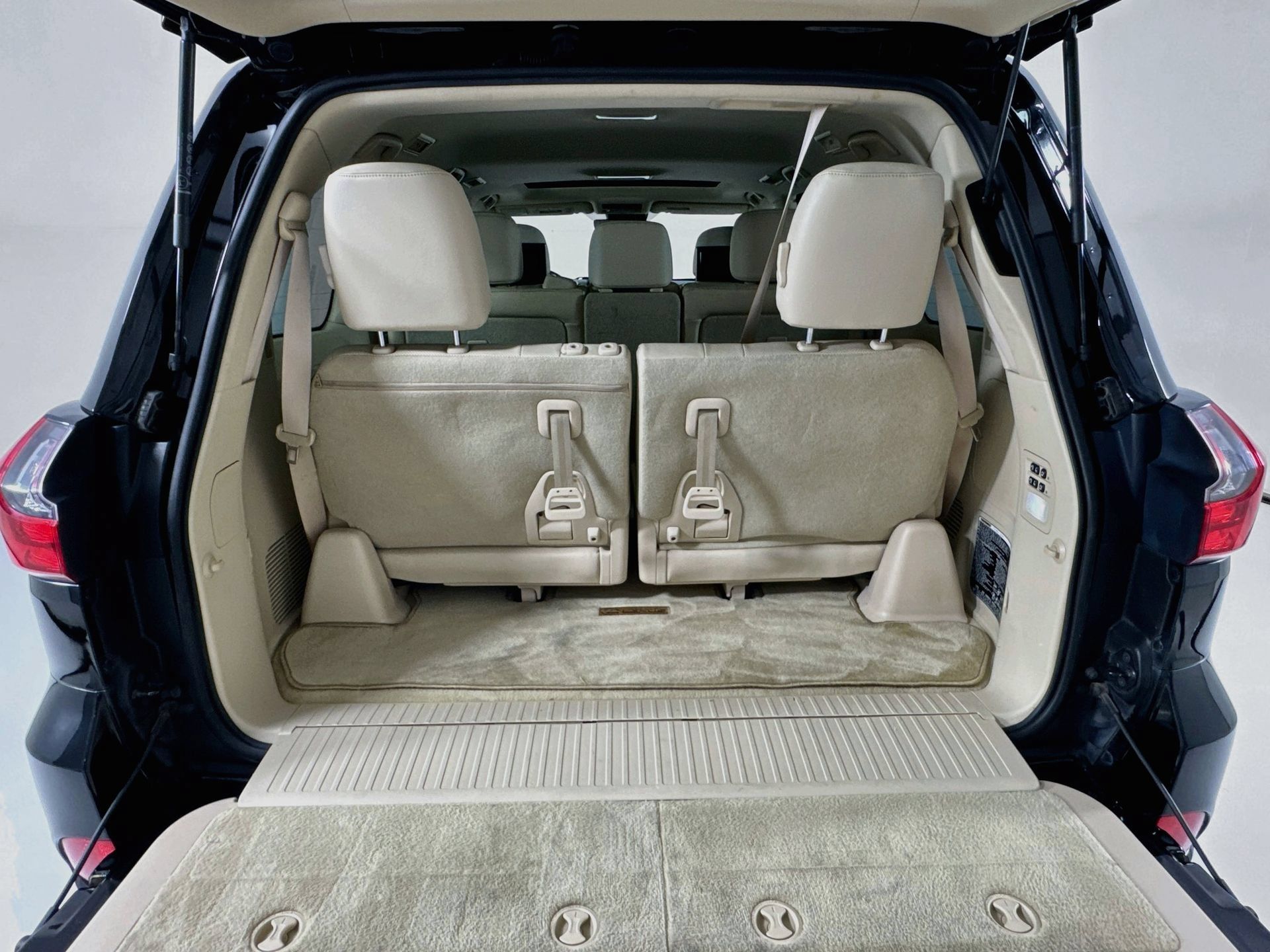 Used 2016 Lexus LX 570 4WD w/ Luxury Package image 28