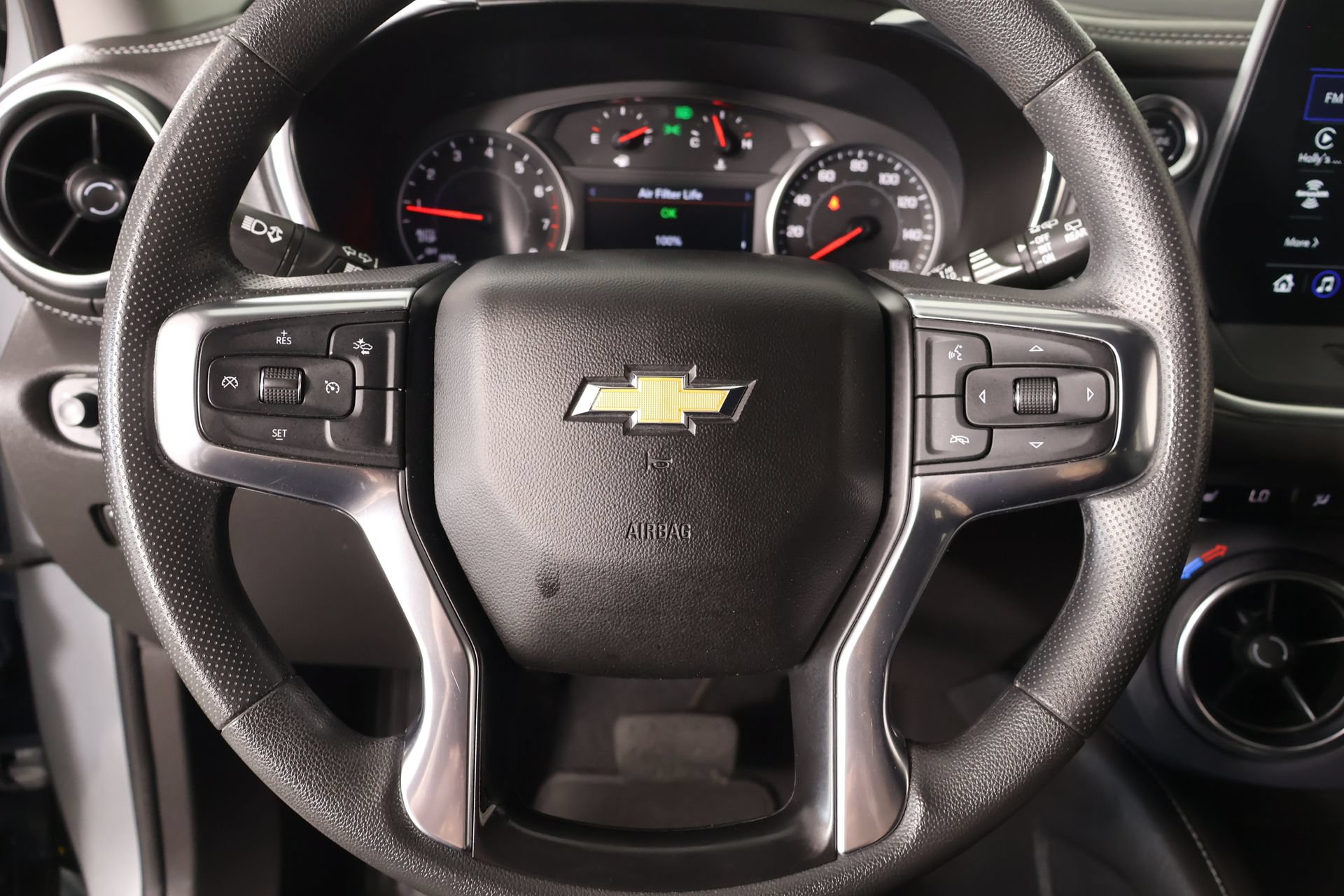 Used 2025 Chevrolet Blazer LT FWD image 3