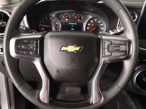 Used 2025 Chevrolet Blazer LT FWD image 3