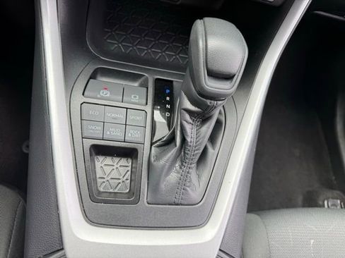 Used 2025 Toyota RAV4 XLE image 19