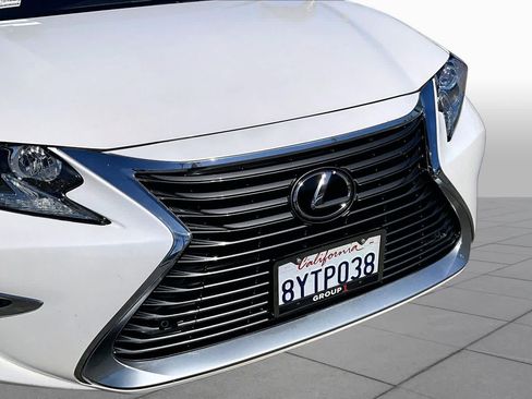 Used 2018 Lexus ES 350 w/ Navigation System Package FWD image 28