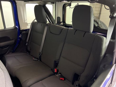 Used 2020 Jeep Wrangler Unlimited Sahara image 4