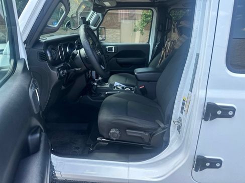 Used 2022 Jeep Gladiator Sport AWD/4WD image 4