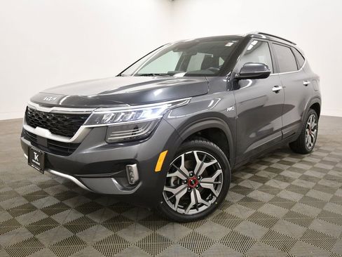 Certified 2023 Kia Seltos SX w/ SX Sunroof Package image 2