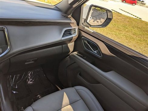 Used 2023 Chevrolet Suburban LT image 15