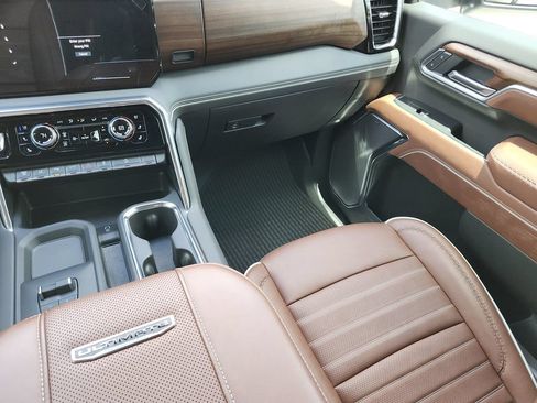 Used 2025 GMC Sierra 2500 Denali Ultimate AWD/4WD image 16