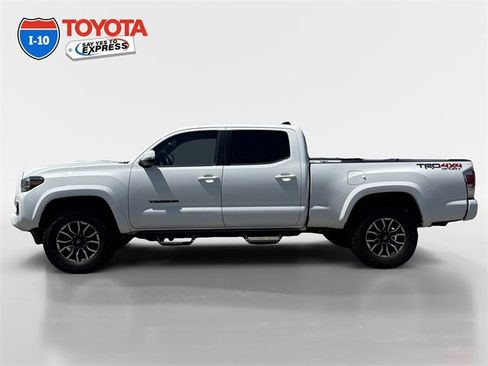 Used 2022 Toyota Tacoma TRD Sport image 2