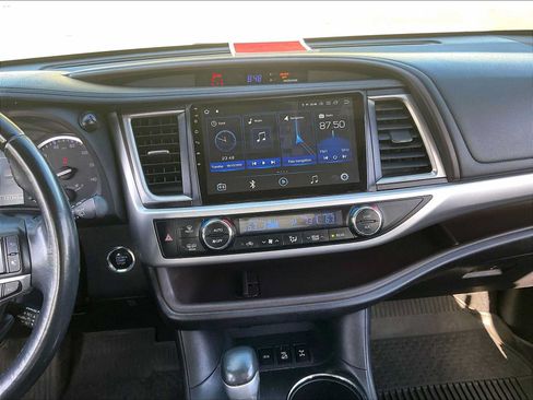 Used 2018 Toyota Highlander XLE AWD/4WD image 9