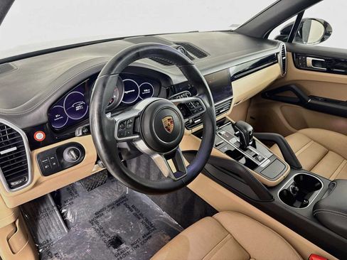 Certified 2023 Porsche Cayenne AWD/4WD image 4