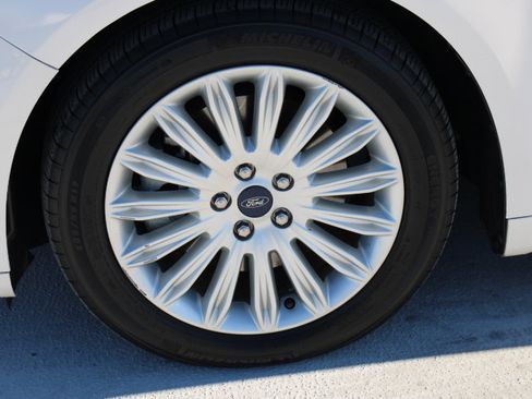 Used 2014 Ford Fusion Energi SE w/ Driver Assist Package image 9