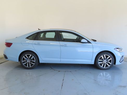 New 2026 Volkswagen Jetta SE image 2