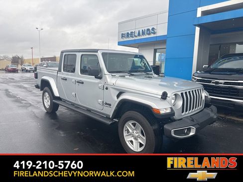 Used 2022 Jeep Gladiator Sport image 1