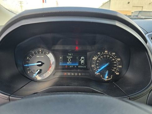 Used 2017 Ford Edge SE image 25