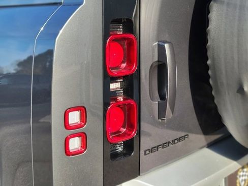 Used 2025 Land Rover Defender 110 S image 41