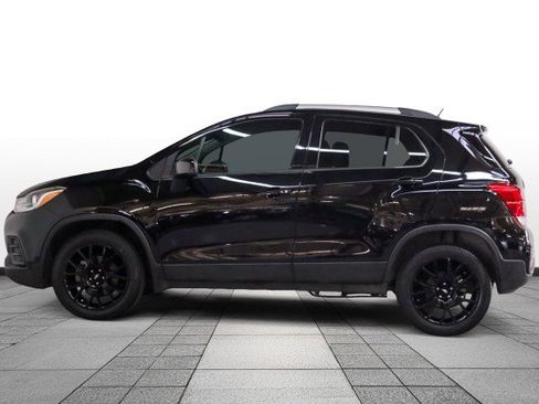 Used 2022 Chevrolet Trax LT w/ Midnight Edition image 4