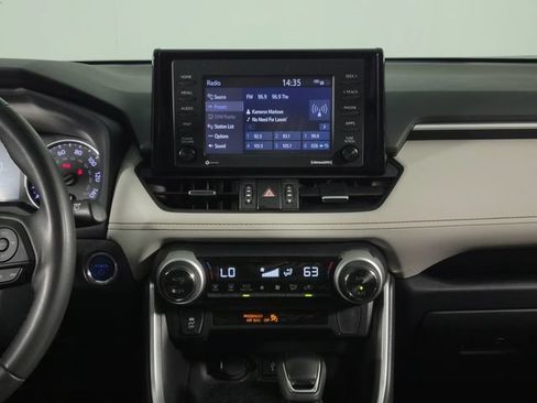 Used 2022 Toyota RAV4 XLE Premium AWD/4WD image 24