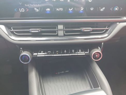 Used 2025 Chevrolet Equinox EV RS image 25