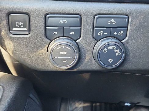 Used 2023 Chevrolet Silverado 1500 LT image 30