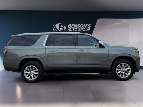 Used 2023 Chevrolet Suburban Premier image 6
