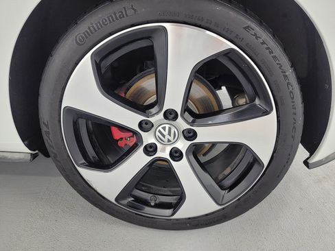 Used 2016 Volkswagen GTI SE FWD image 11