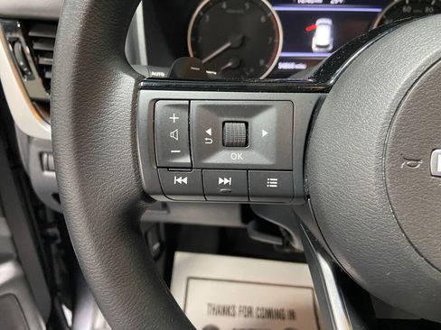 Used 2022 Nissan Rogue SV image 15