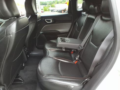 Certified 2024 Jeep Compass Latitude w/ Sun and Sound Group AWD/4WD image 9