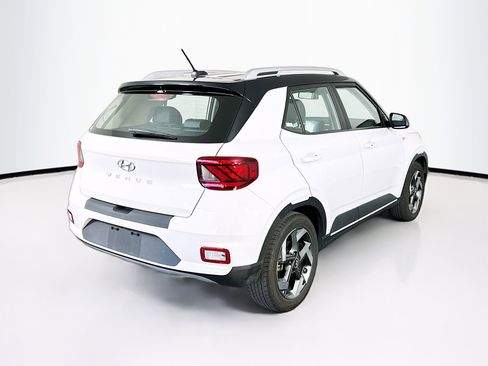 Used 2025 Hyundai Venue Limited image 9