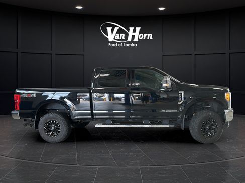 Used 2017 Ford F350 XLT w/ XLT Premium Package AWD/4WD image 8