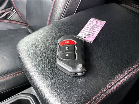 Used 2018 Jeep Wrangler Unlimited Rubicon image 35