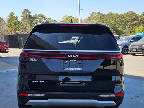 Used 2024 Kia Carnival LX image 6