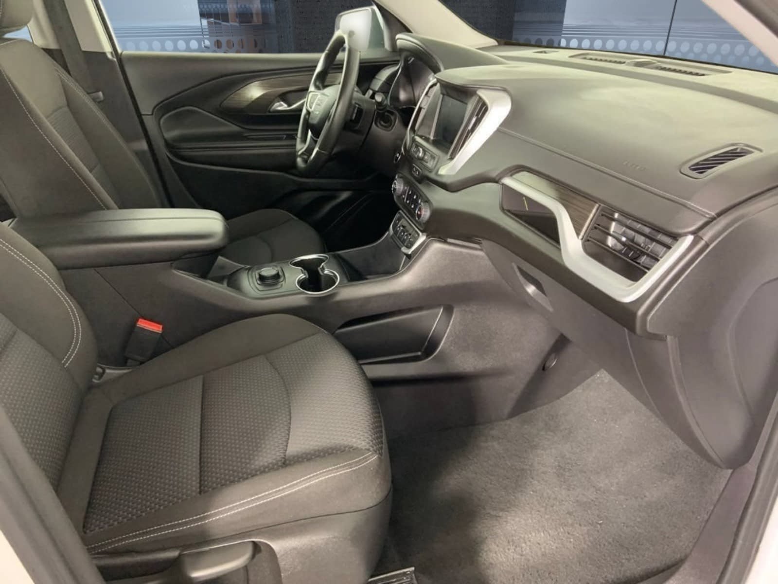 Used 2024 GMC Terrain SLE FWD image 16