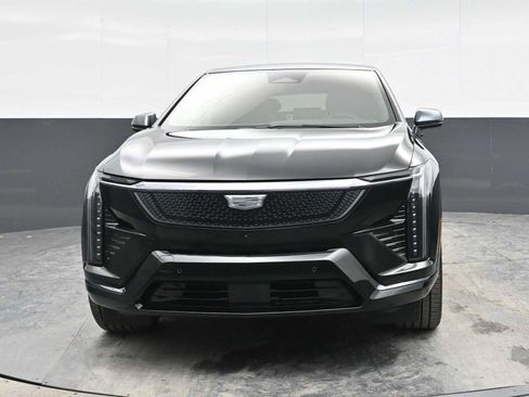 New 2025 Cadillac Optiq Sport 2 w/ LPO, ONYX Package image 7