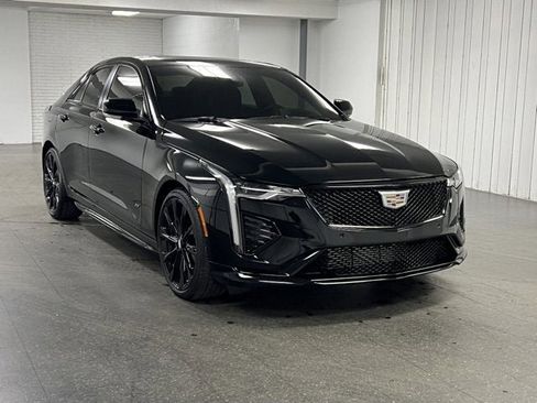 Used 2024 Cadillac CT4 V w/ LPO, ONYX Package image 8