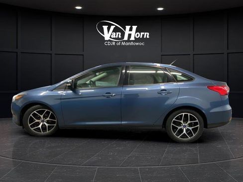 Used 2018 Ford Focus SEL w/ Cold Weather Package FWD image 4