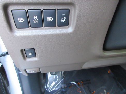 Used 2022 Lexus GX 460 Luxury w/ Off Road Package AWD/4WD image 32