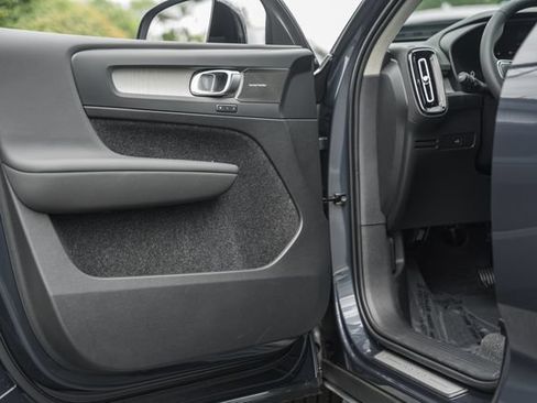 New 2026 Volvo XC40 B5 Plus w/ Climate Package AWD/4WD image 40