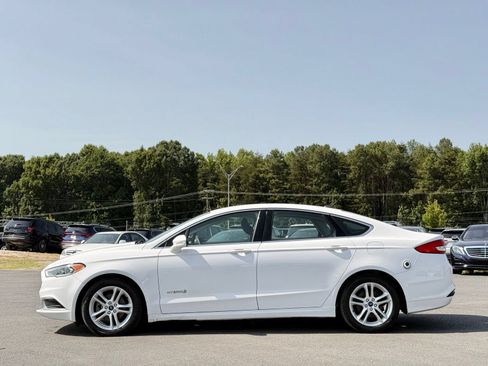 Used 2018 Ford Fusion SE w/ Equipment Group 602A FWD image 9