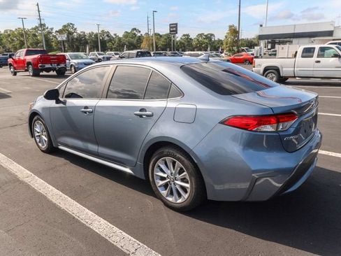 Used 2021 Toyota Corolla LE w/ LE Convenience Package FWD image 3