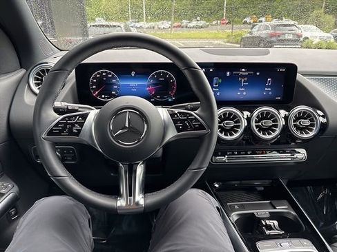 Certified 2025 Mercedes-Benz GLA 250 4MATIC image 43