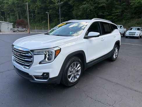 Used 2022 GMC Terrain SLT w/ Tech Package AWD/4WD image 2