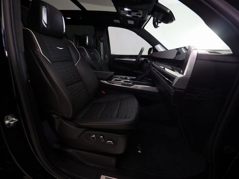 Used 2025 Cadillac Escalade V image 12