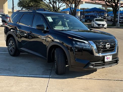 New 2025 Nissan Pathfinder SV image 4
