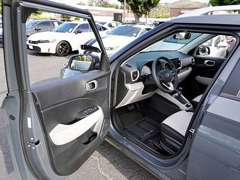 Used 2026 Hyundai Venue SEL FWD image 36
