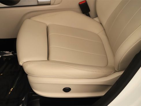 Used 2021 Mercedes-Benz GLB 250 image 24